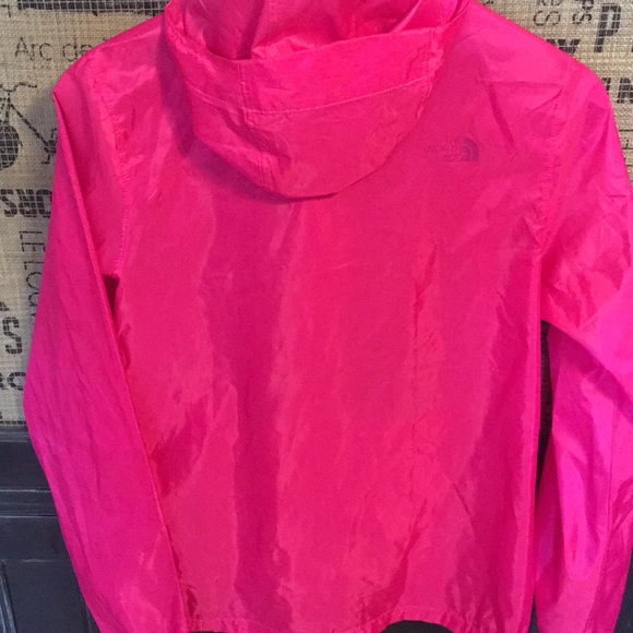 The NorthFace Bright Pink windbreaker !! - Picture 3 of 4